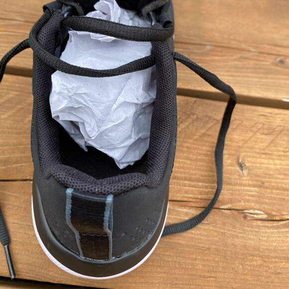 Under Armour Boys Running Shoes 5Y Black/White - Picture 9 of 11